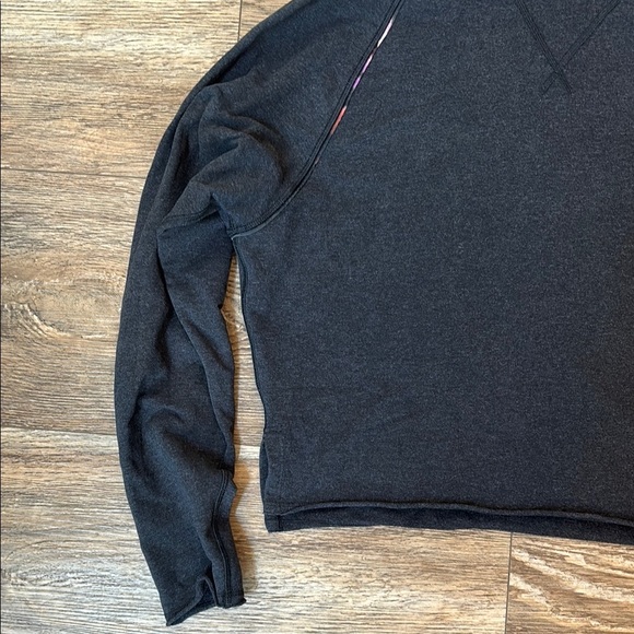 Lululemon Heathered Black Cropped Please Me Pullover Women's est Size 8 - Picture 3 of 9